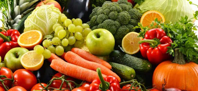 alimenti che causano intossicazione alimentare frutta e verdura a foglia verde