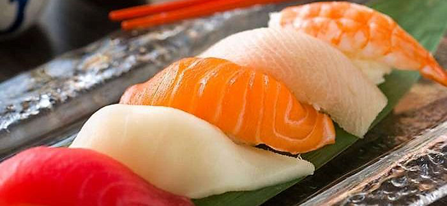 Cibi da evitare durante la gravidanza pesce crudo