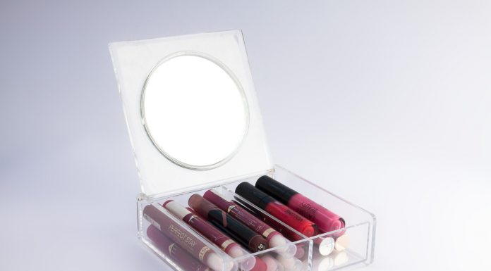 Come fare il lip gloss in casa: le ricette Come fare il lip gloss
