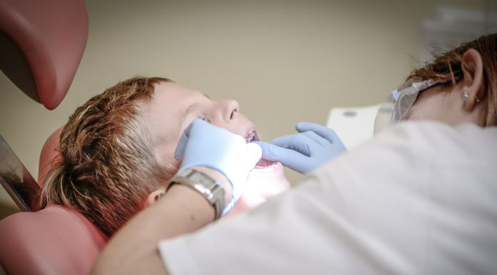 Eliminare il tartaro dai denti