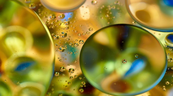 Eliminare le macchie di olio dai vestiti: i rimedi naturali Eliminare le macchie di olio dai vestiti