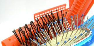 Come pulire le spazzole per i capelli