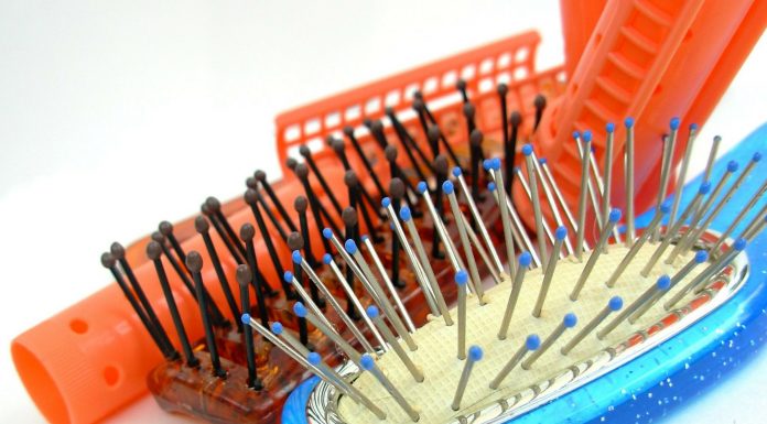 Come pulire le spazzole per i capelli: prodotti per la pulizia e procedimenti Come pulire le spazzole per i capelli