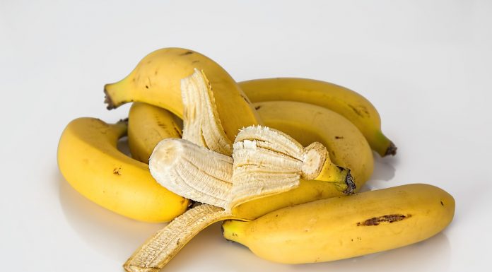 I benefici della buccia di banana sul nostro corpo che nessuno conosce I benefici della buccia di banana sul nostro corpo