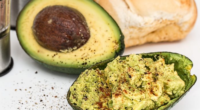 I benefici dell’avocado sui capelli: le proprietà e gli effetti sulla chioma I benefici dell'avocado sui capelli