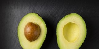 Maschera per capelli a base di avocado e miele