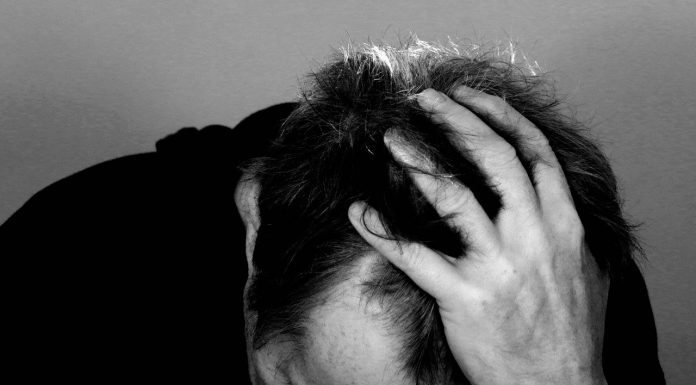 Mal di testa ed emicrania: cause, sintomi e fattori di rischio emicrania causa