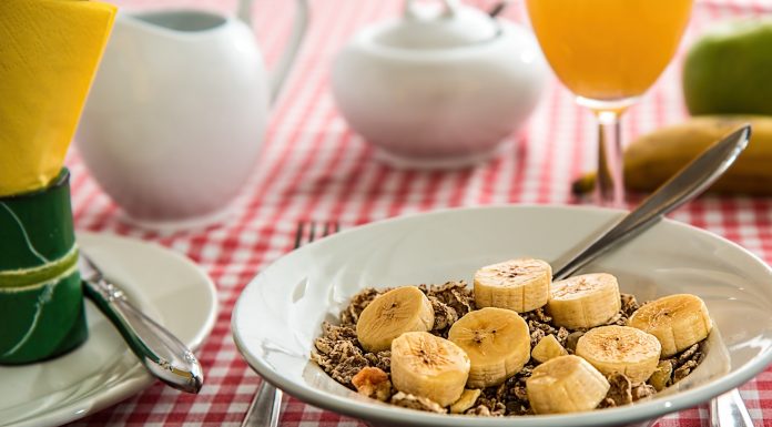 Smacchiare le tovaglie in pochi istanti: addio a macchie di vino, olio, cioccolato e verdure eliminare-macchie-tovaglia-rimedi-naturali
