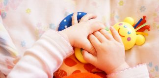 pulire-giochi-neonato