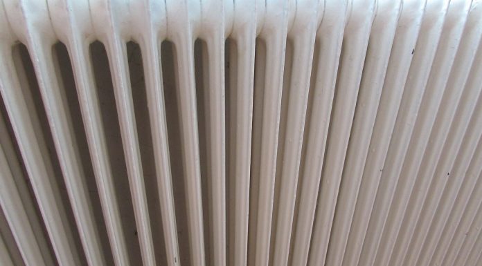 Pulire il termosifone per consumare meno: i rimedi naturali per un’aria sana