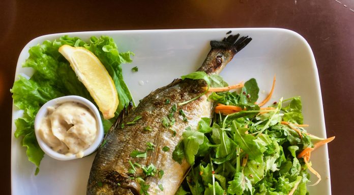 Come fare il pesce arrosto in friggitrice ad aria, il trucco sta nella cottura Pesce arrosto friggitrice aria