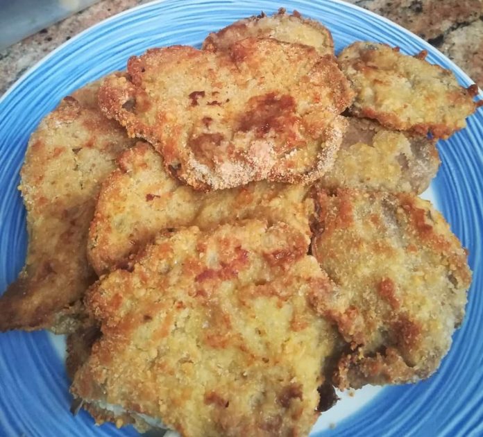 Funghi a cotoletta in friggitrice ad aria