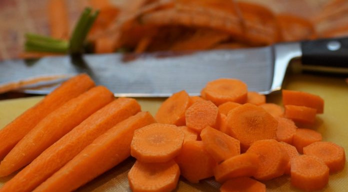 Preparare le carote con la friggitrice ad aria, ecco i 2 metodi facilissimi