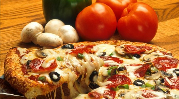 Perché hai sete dopo aver mangiato la pizza? Ti sveliamo noi il motivo