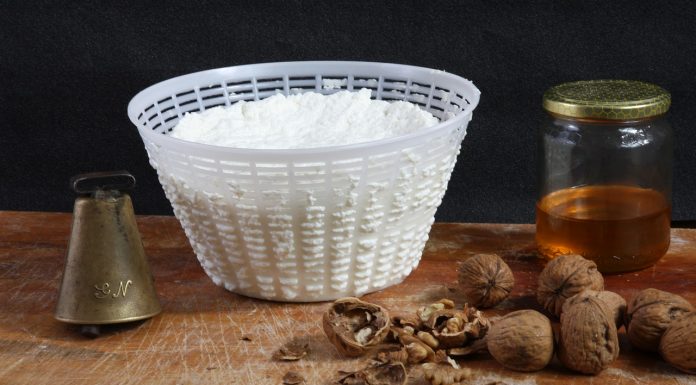 Ricotta fatta in casa? Occorrono solo tre ingredienti