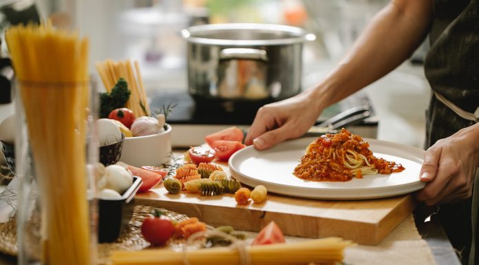 Cucinare con gli avanzi: risparmia con il riciclo in cucina