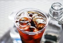 Come preparare il tè freddo: ecco il trucco del bar! Tè freddo